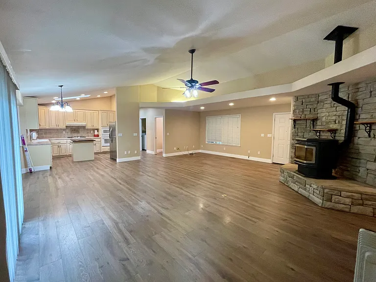 858 Evergreen Ln — Photo 8
