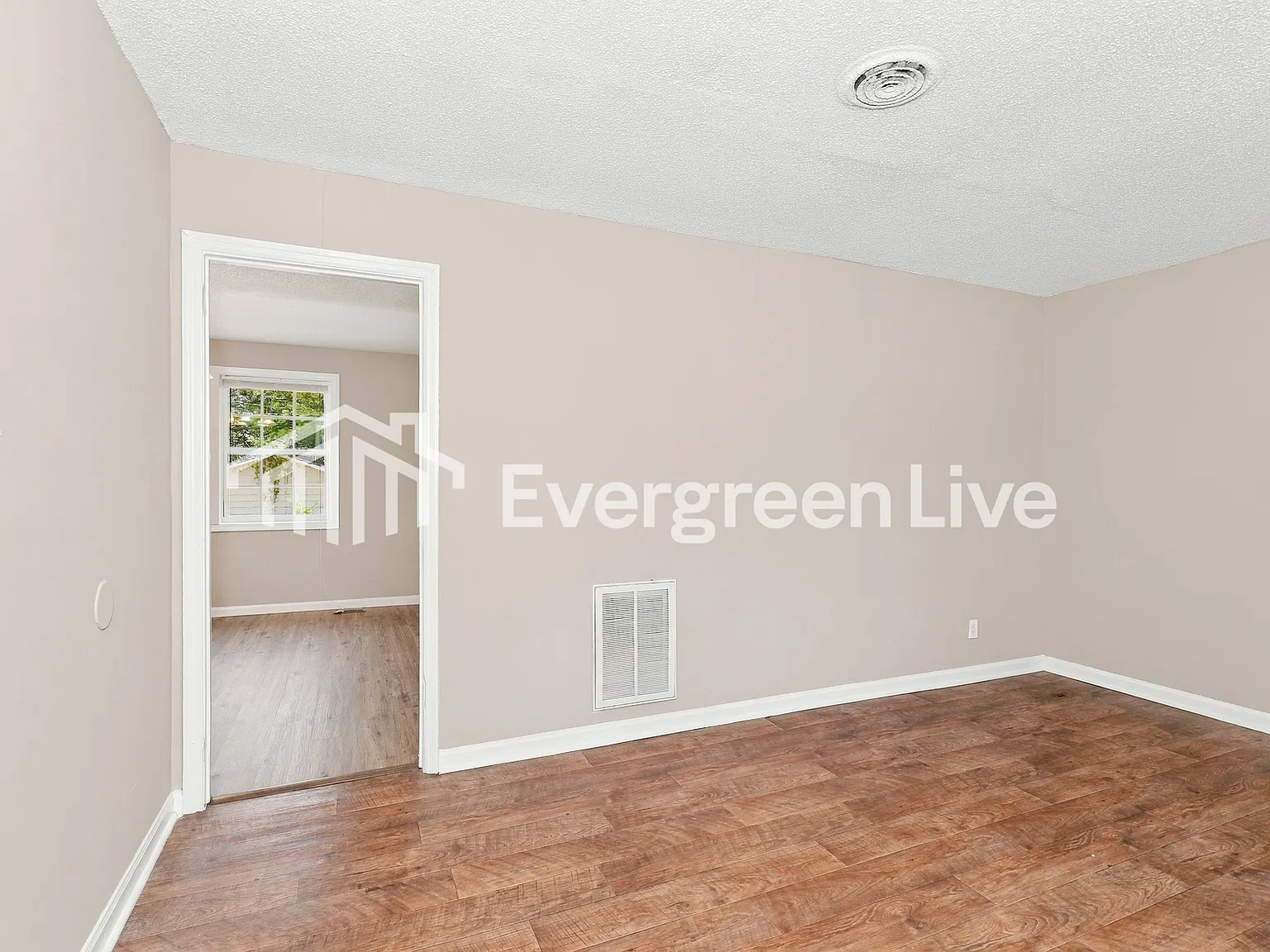 3 bed, 1.5 bath, 1100 sqft, $1,245 — Photo 2