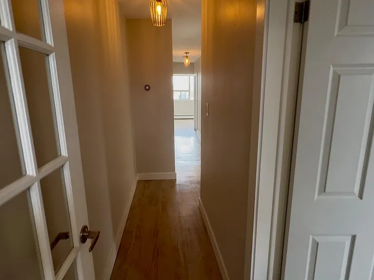 1095 Lakeshore Rd E #2 — Photo 14