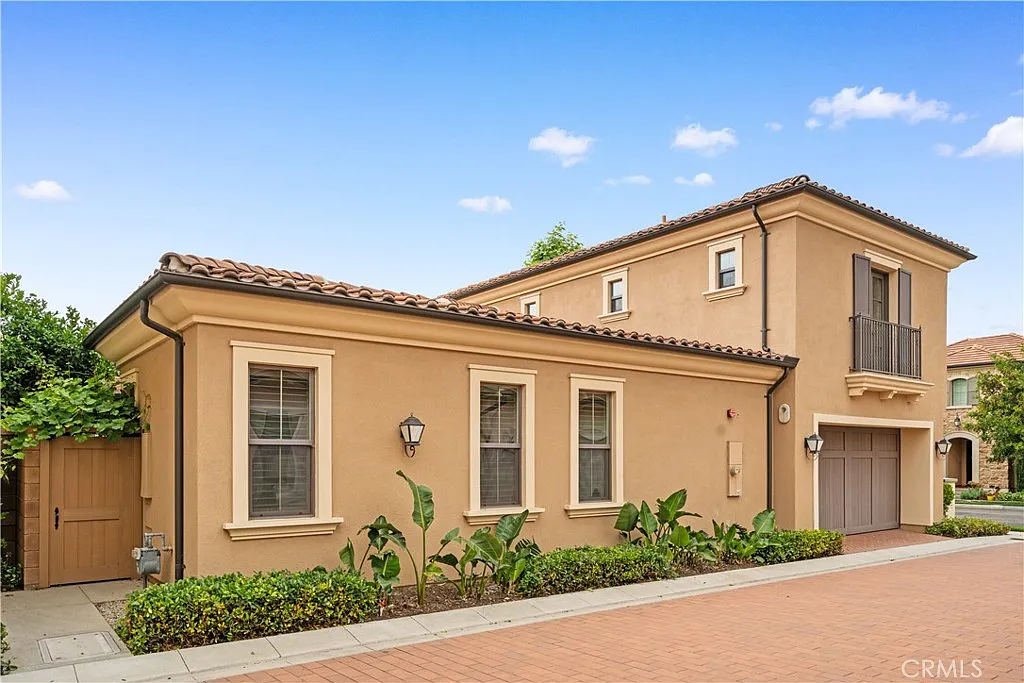 4 bed, 3.5 bath, 2274 sqft, $5,950 — Photo 1
