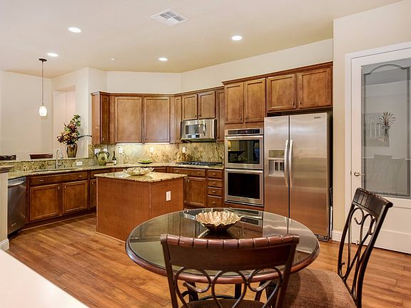 5th image of 100 Enzie Ct