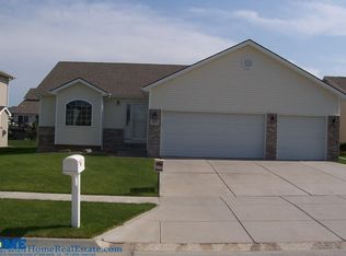 5935 Bridle Ln, Lincoln, NE 68516