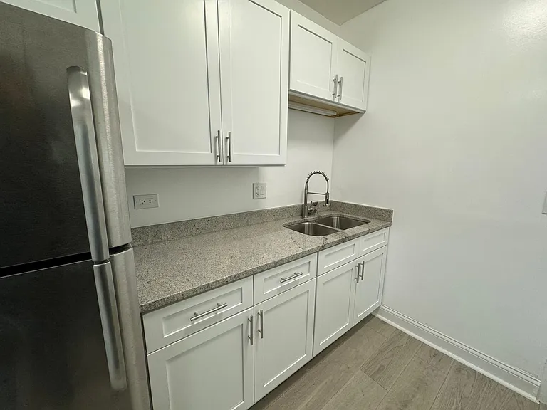 7730 S Lowe Ave #1W — Photo 11