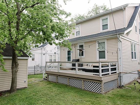 2nd image of 1134 Larchmont Cres #1
