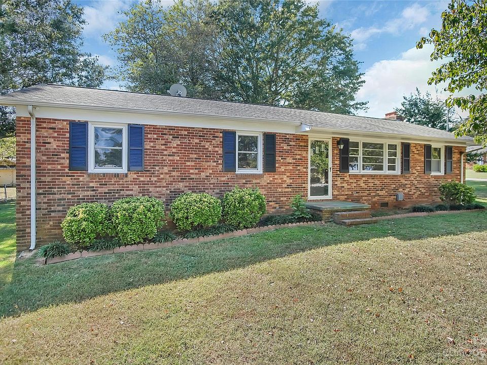 1st image of 2122 Amesbury Dr