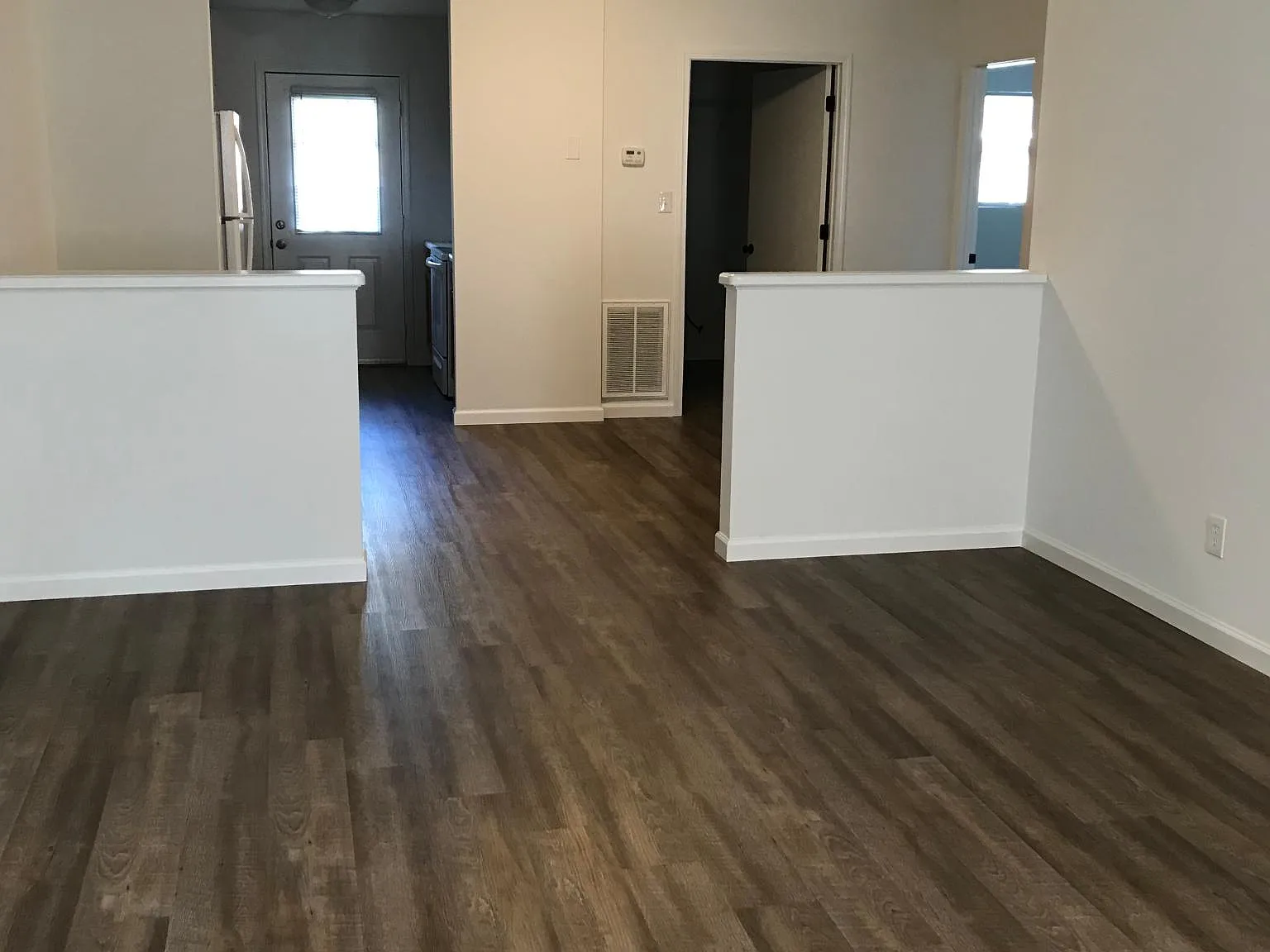 2 bed, 970 sqft, $925 — Photo 2