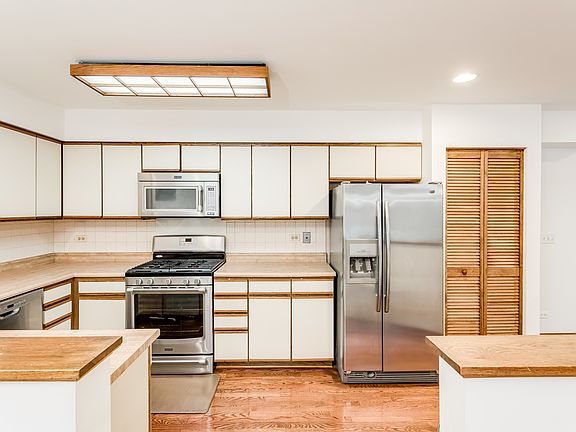 4th image of 5333 Lincoln Ave