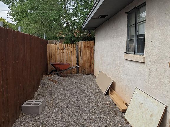4th image of 104 E 38th St