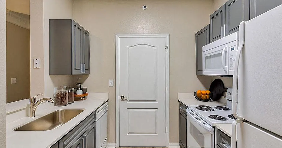 Summit Ridge Apartments — Photo 4
