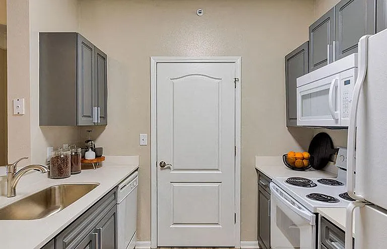 Summit Ridge Apartments — Photo 4