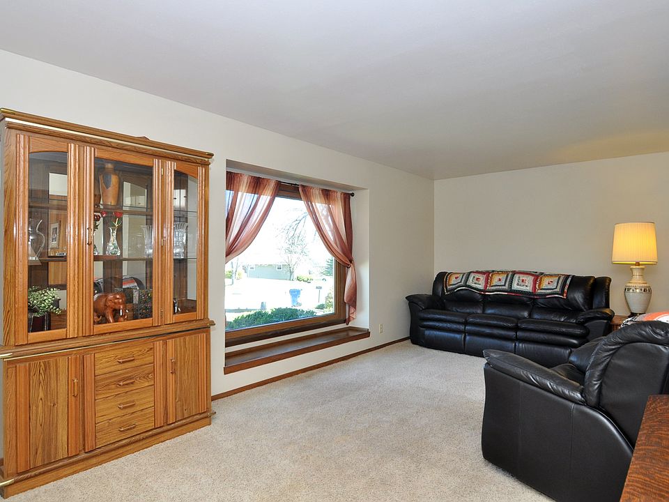 1st image of 8651 W Greenbrook Dr