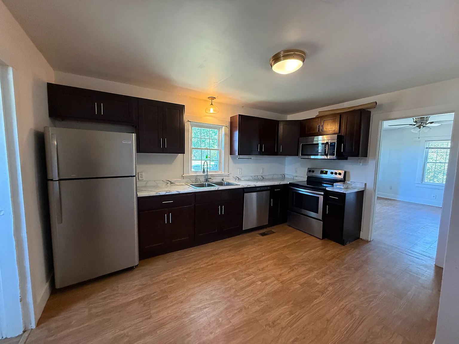 2 bed, 844 sqft, $1,375 — Photo 2
