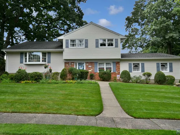 196 Irving St, Midland Park, NJ 07432