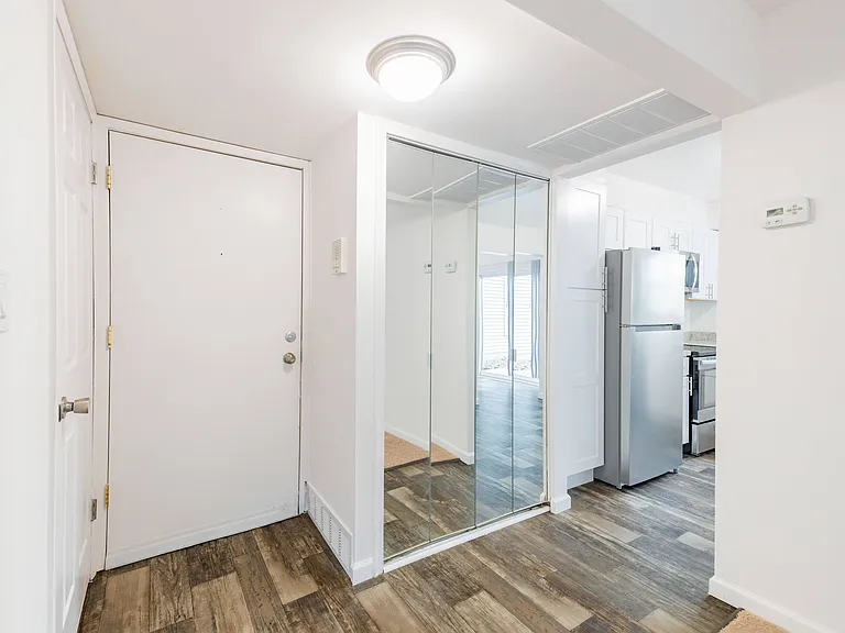Whethersfield Apartments — Photo 23