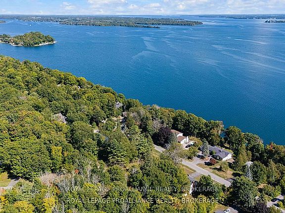 3rd image of 40 Riverside Dr