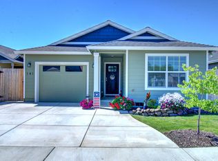 141 Cottonwood Dr, Eagle Point, OR 97524