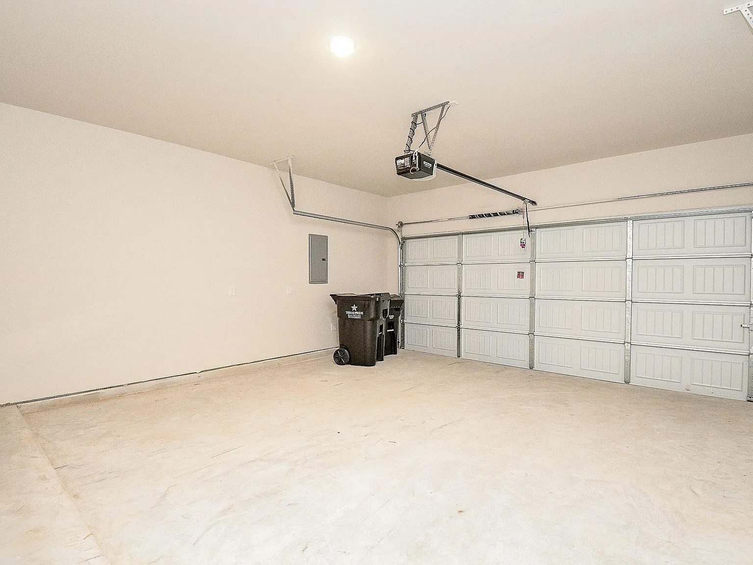 3 bed, 2.5 bath, 1706 sqft, $2,400 — Photo 4