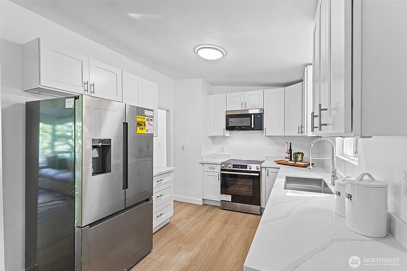 4th image of 10017 12th Avenue NE