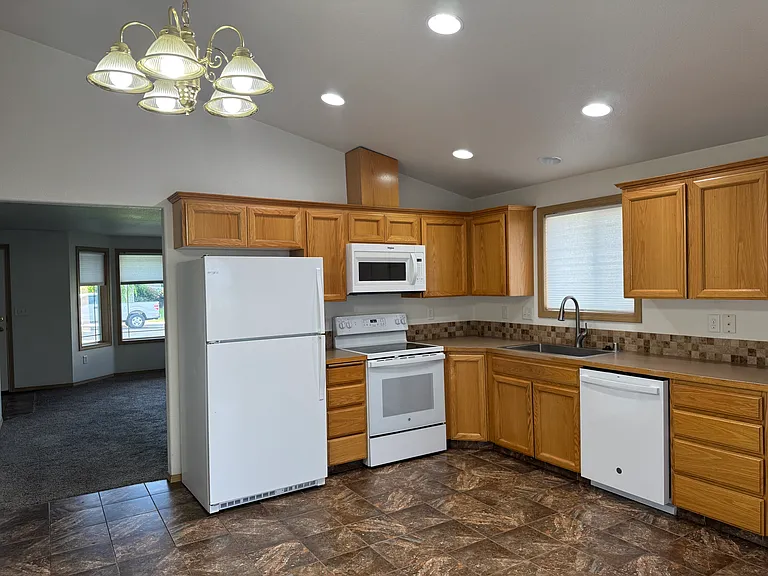 1305 Grape Ln — Photo 4