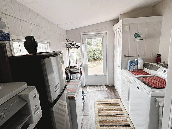 5th image of 14 Isabelle Ave