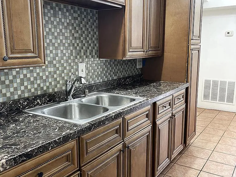 2323 Freetown Ct #2B — Photo 2