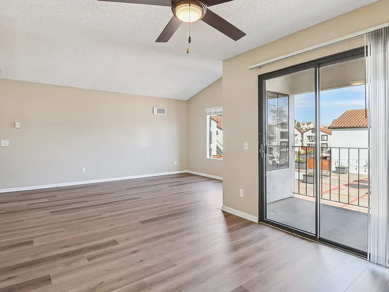 Mirada at La Jolla Colony Apartments — Photo 13
