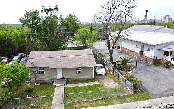 4th image of 911 S Palmetto Ave