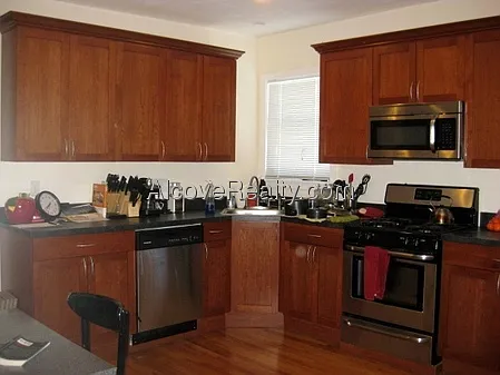 4 bed, 2.0 bath, 1400 sqft, $4,500 — Photo 3