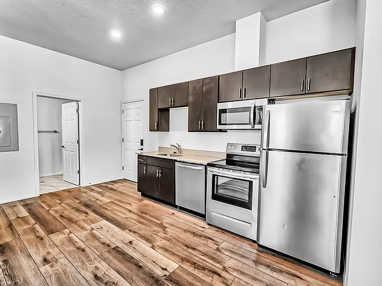 580 1st Ave N #206 — Photo 7