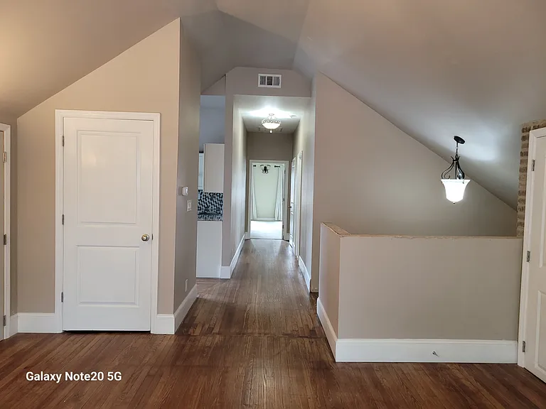 601 W 37th St #B — Photo 10