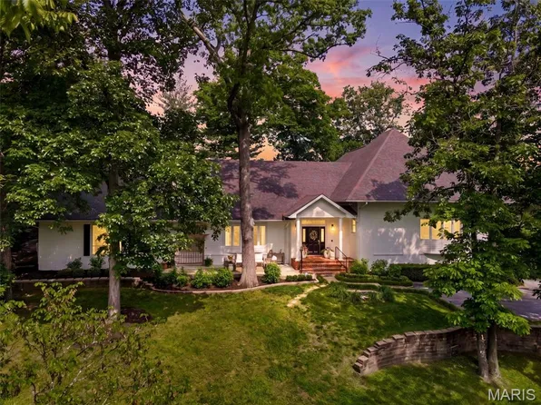 2480 Town And Country Ln, Saint Louis, MO 63131