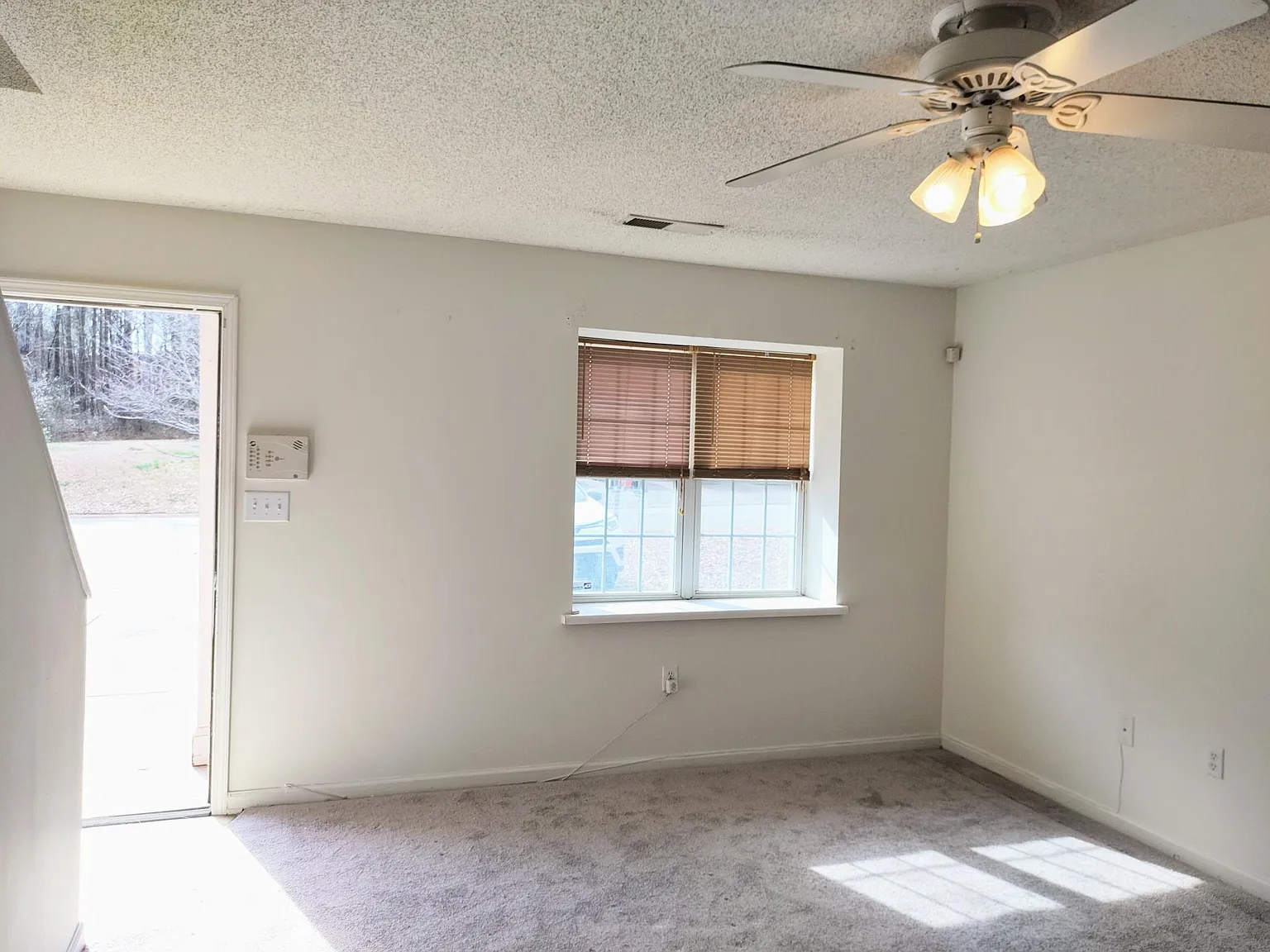 2 bed, 1.5 bath, 1000 sqft, $1,160 — Photo 3