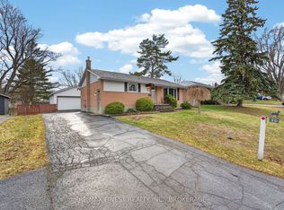 30 Oxford Cres, Loyalist, ON K7N 1P9
