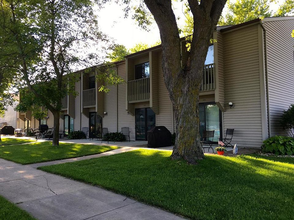 1st image of 3201 Emerson St #122