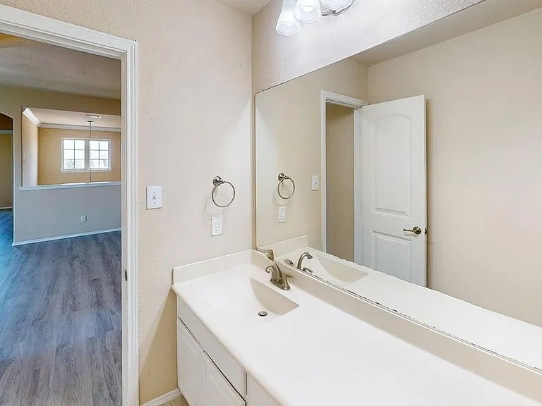 400 Plum Ct — Photo 4