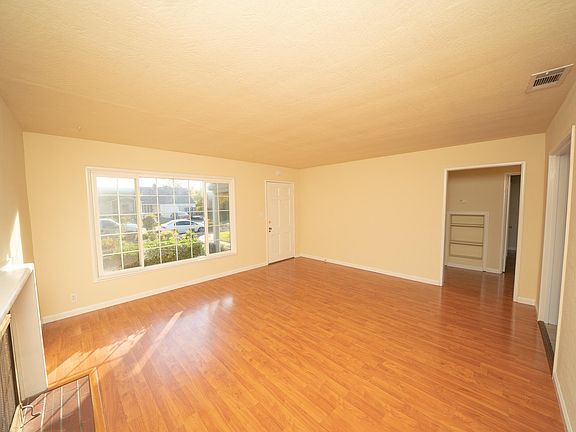 4th image of 3123 Hampshire Dr