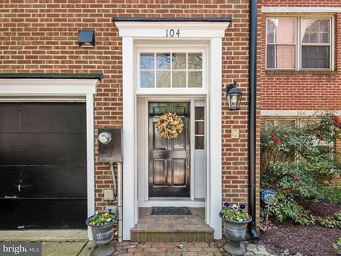 1st image of 104 Waterford Pl