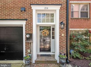 104 Waterford Pl, Alexandria, VA 22314
