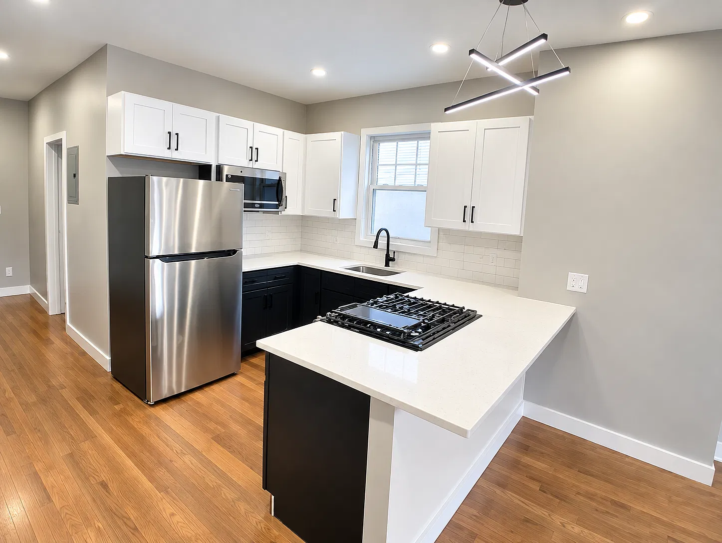 3 bed, 2.0 bath, 800 sqft, $2,400 — Photo 1
