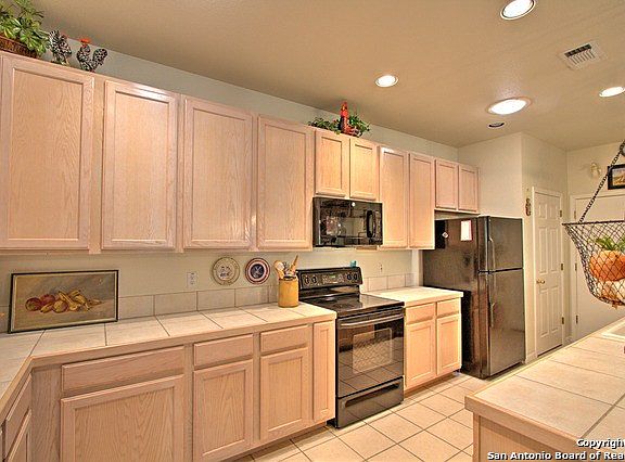 5th image of 268 Bonner Blvd