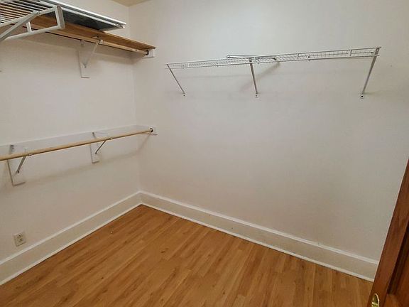 5th image of 922-924 Elm St #922