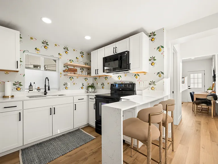 Kitchen with sit up island