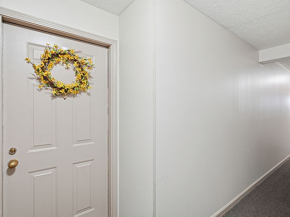 3rd image of 947 Wickham Ct Unit 208