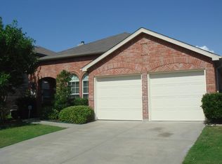 1030 Warbler, Aubrey, TX 76227