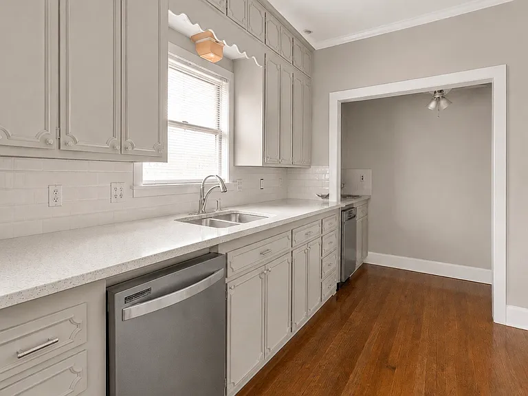 162 N Riverside Dr — Photo 4