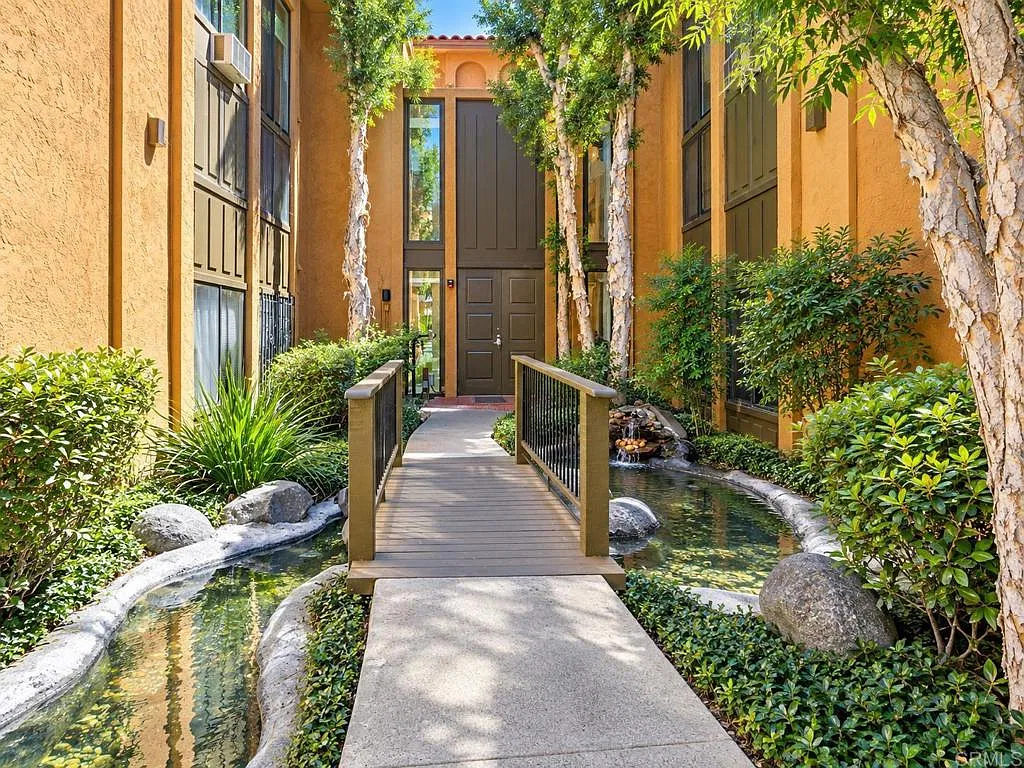 1 bed, 378 sqft, $2,100 — Photo 1