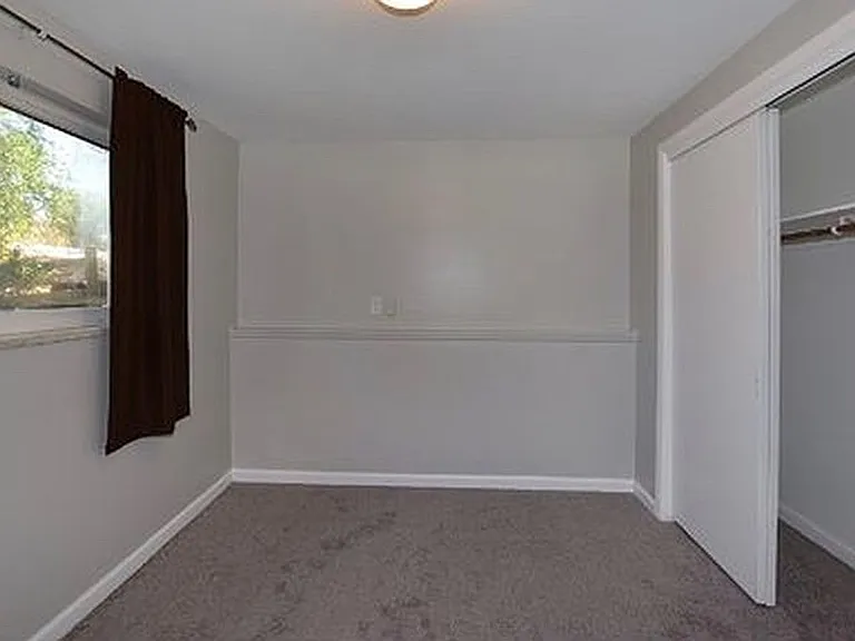 325 N Roosevelt Ave — Photo 24