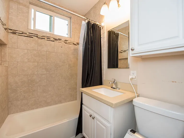 12511 Columbia Way — Photo 6