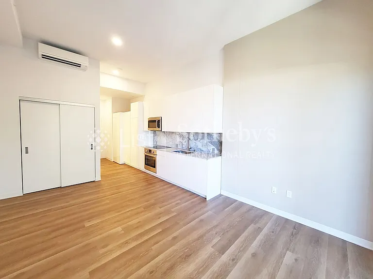987 Queen St #806 — Photo 5
