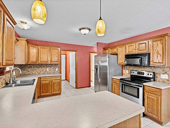 4th image of 4268 Meadows Ave
